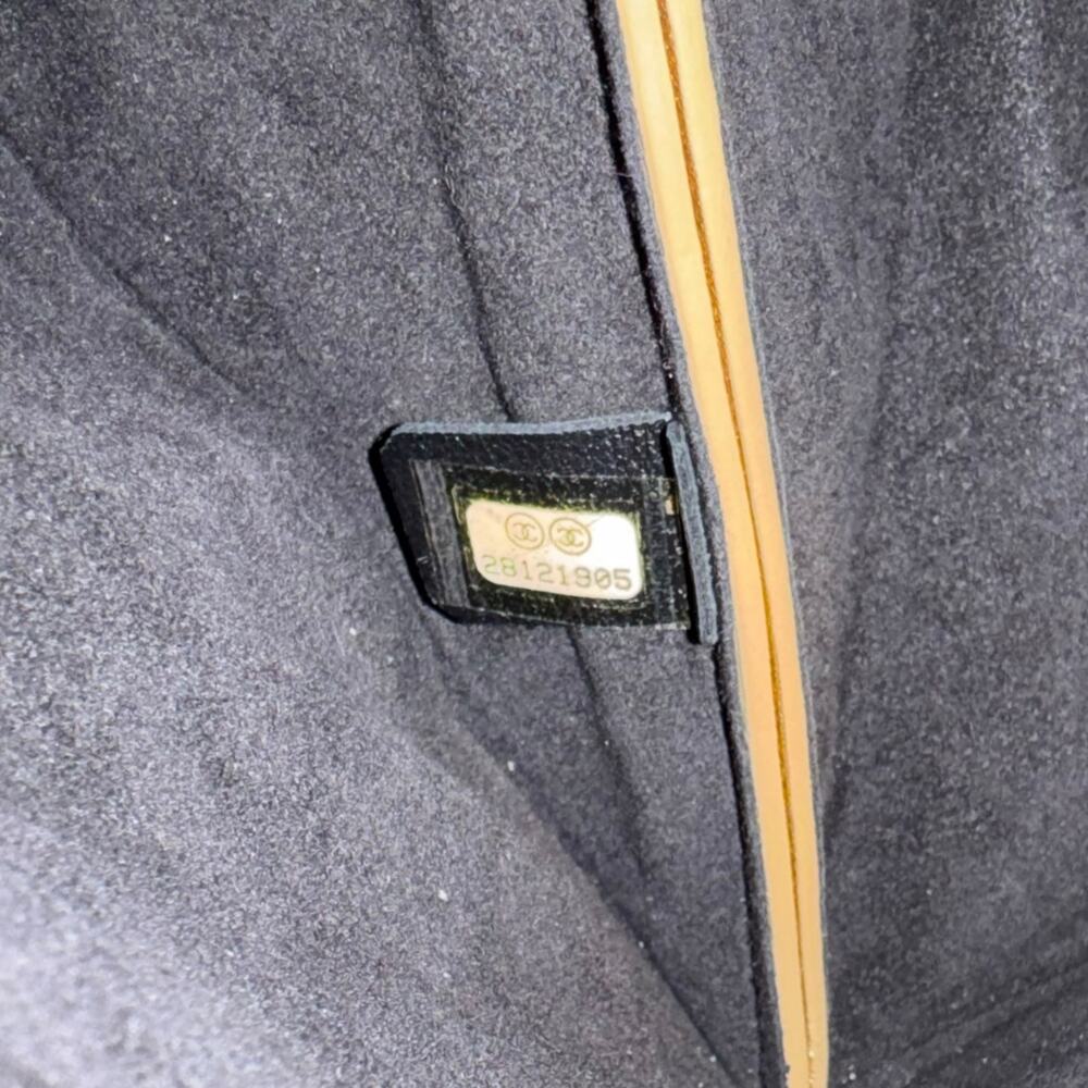 Chanel Matelassé Kiss Lock Frame Shoulder Bag - Picture 11 of 16